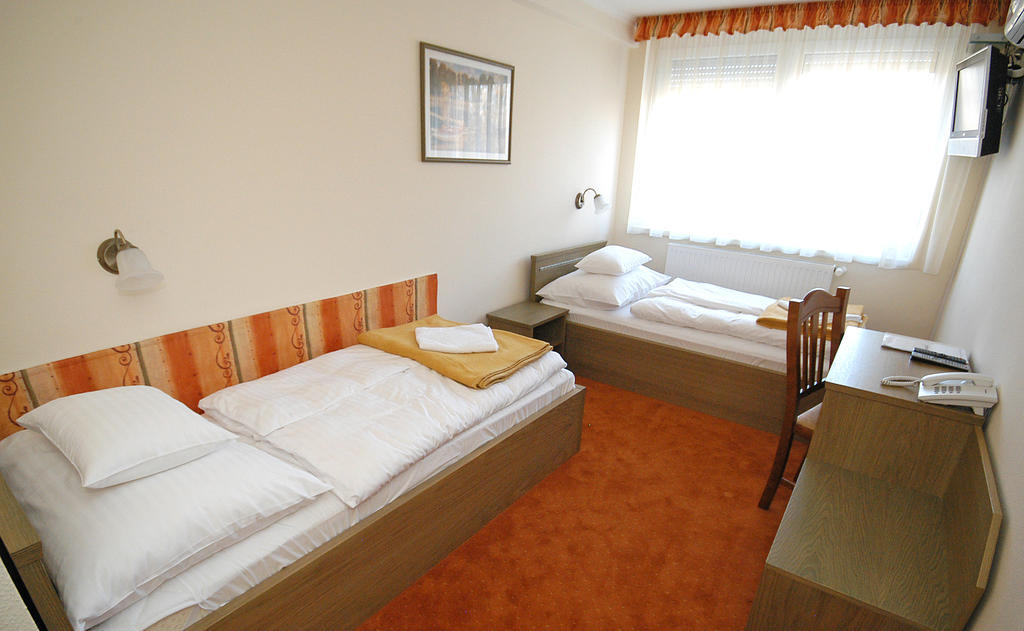 Hotel Bavaria Abda Pokój zdjęcie